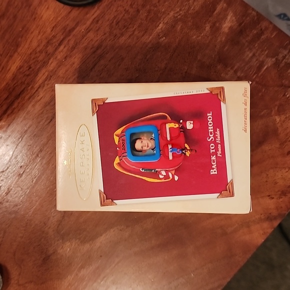 Hallmark Keepsake Ornament 2002 Back to School Backpack School picture holder - Picture 3 of 5